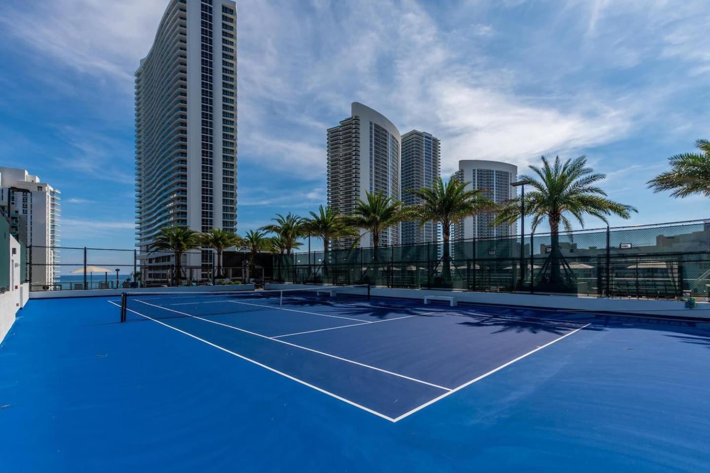 Amazing Apartments At H Beach House Hollywood Eksteriør bilde