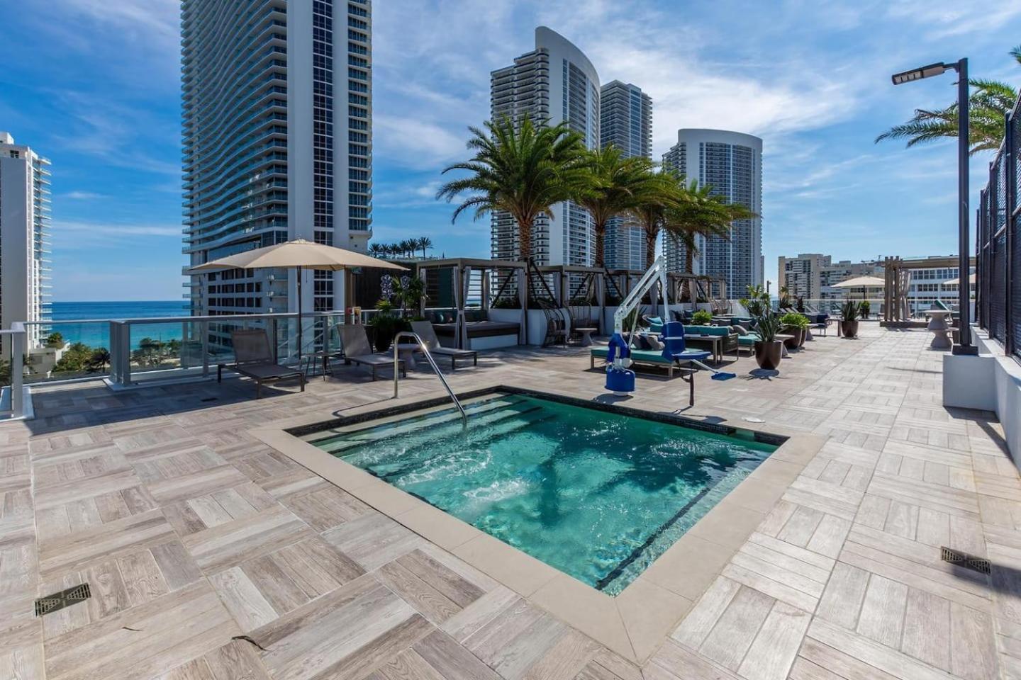Amazing Apartments At H Beach House Hollywood Eksteriør bilde