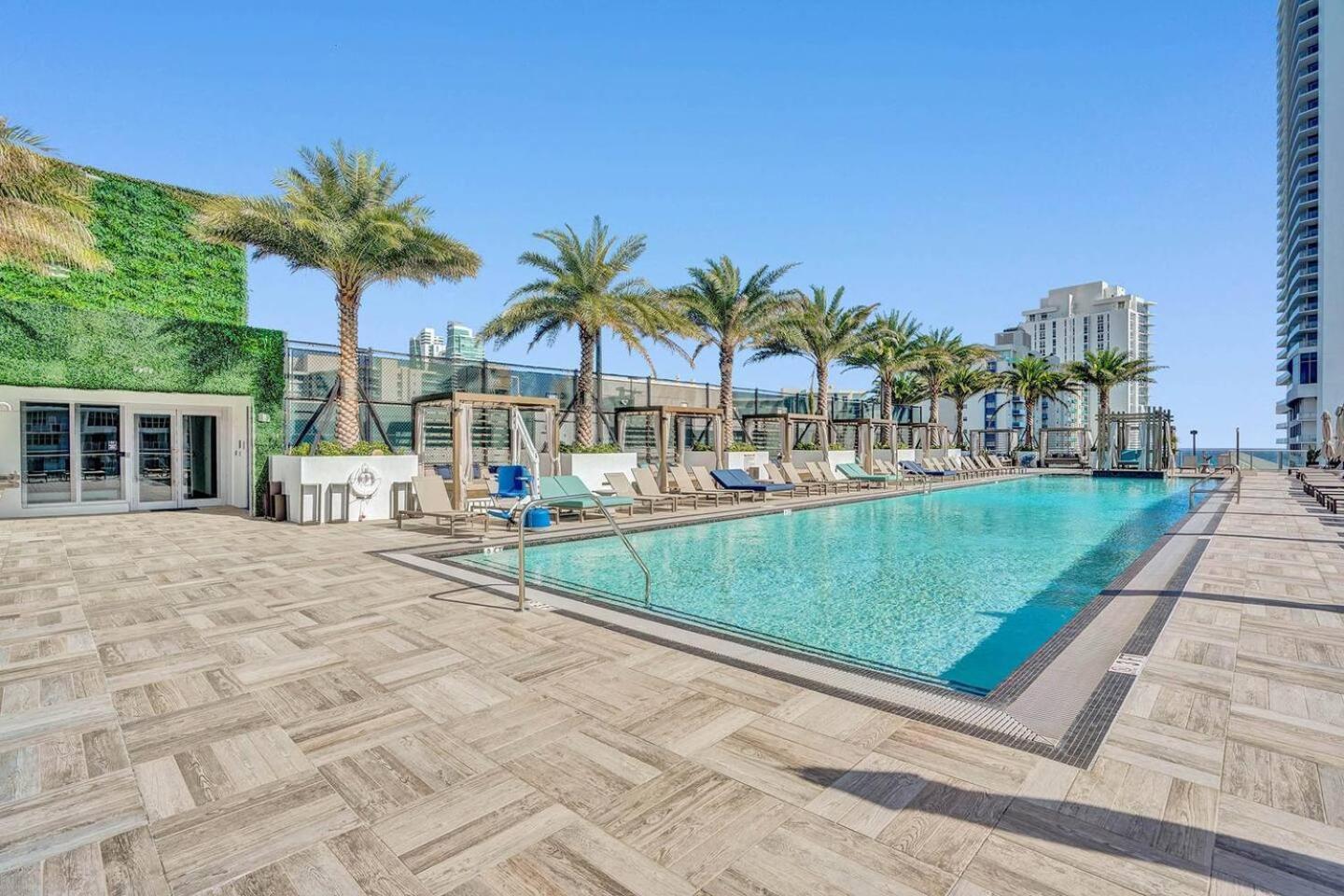 Amazing Apartments At H Beach House Hollywood Eksteriør bilde