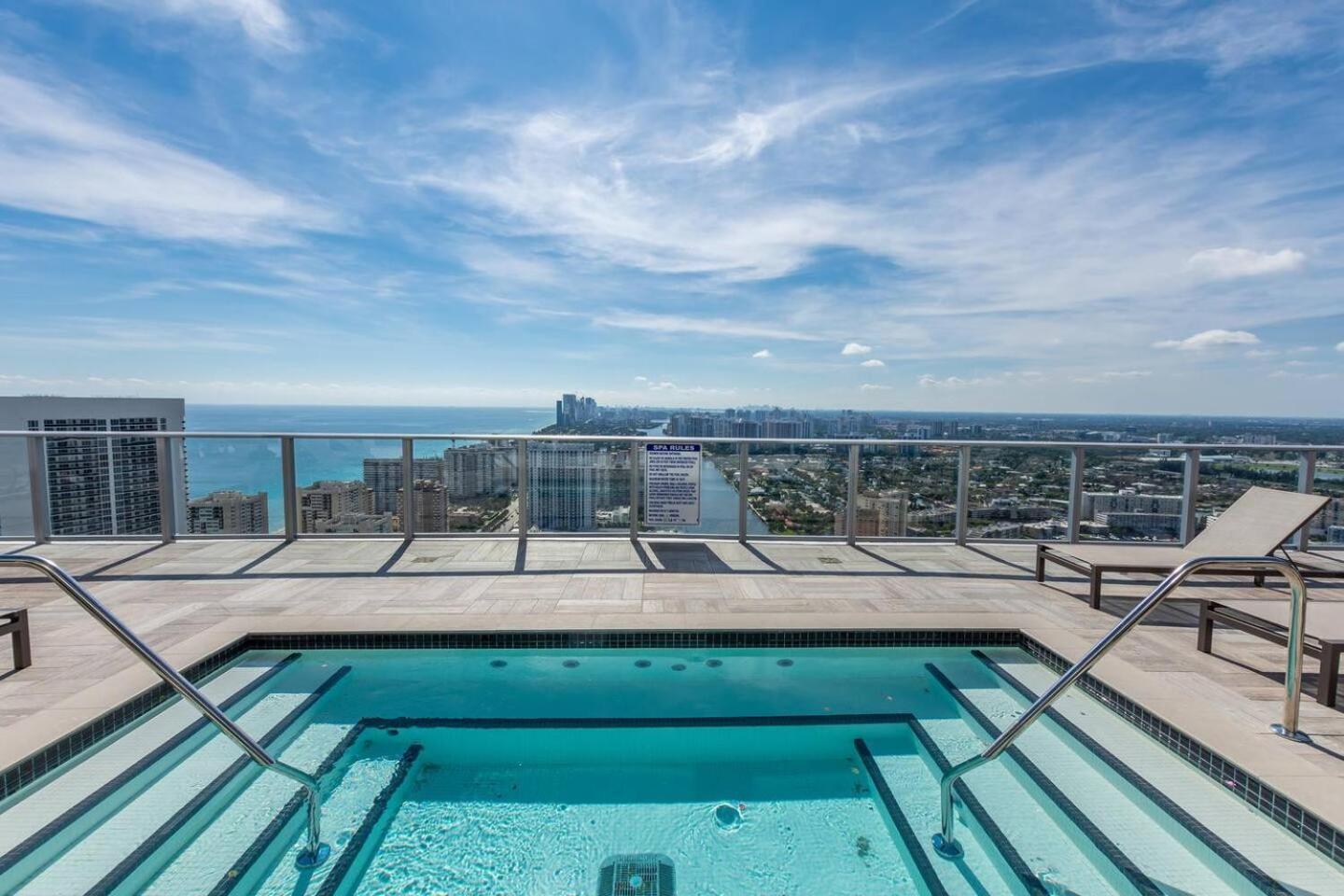 Amazing Apartments At H Beach House Hollywood Eksteriør bilde