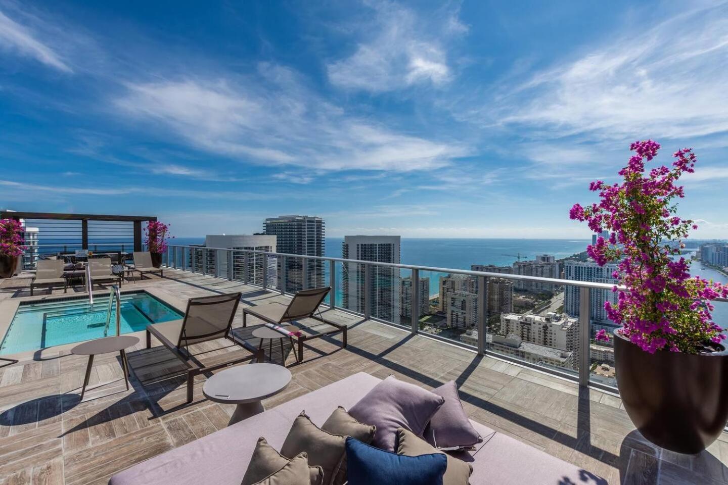 Amazing Apartments At H Beach House Hollywood Eksteriør bilde