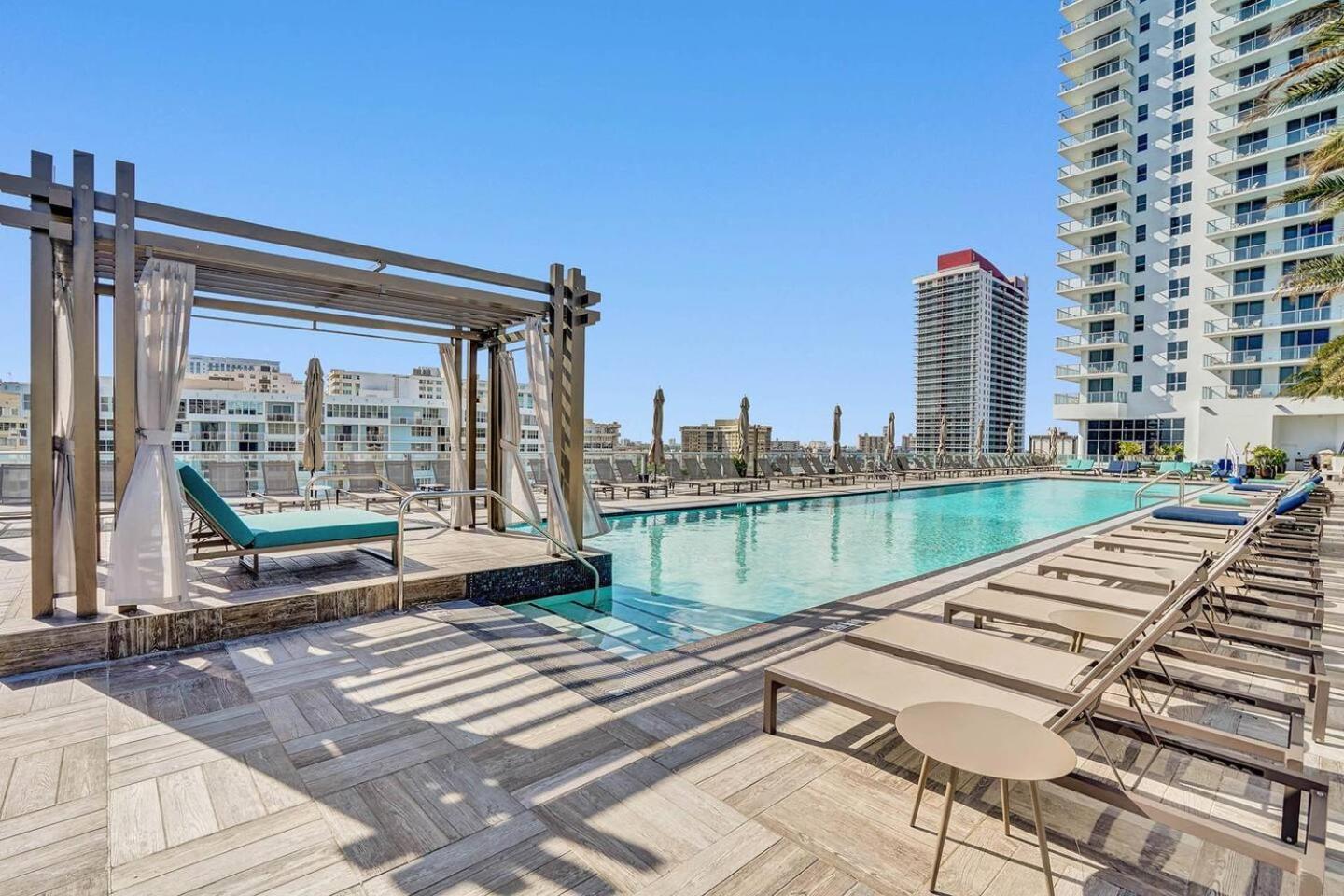 Amazing Apartments At H Beach House Hollywood Eksteriør bilde