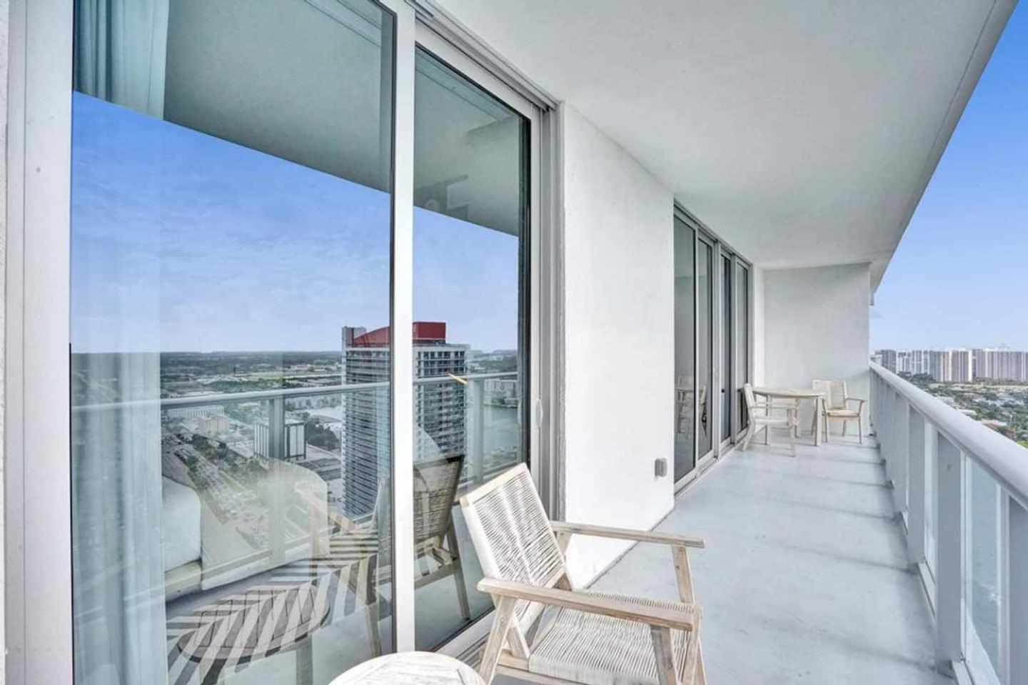 Amazing Apartments At H Beach House Hollywood Eksteriør bilde