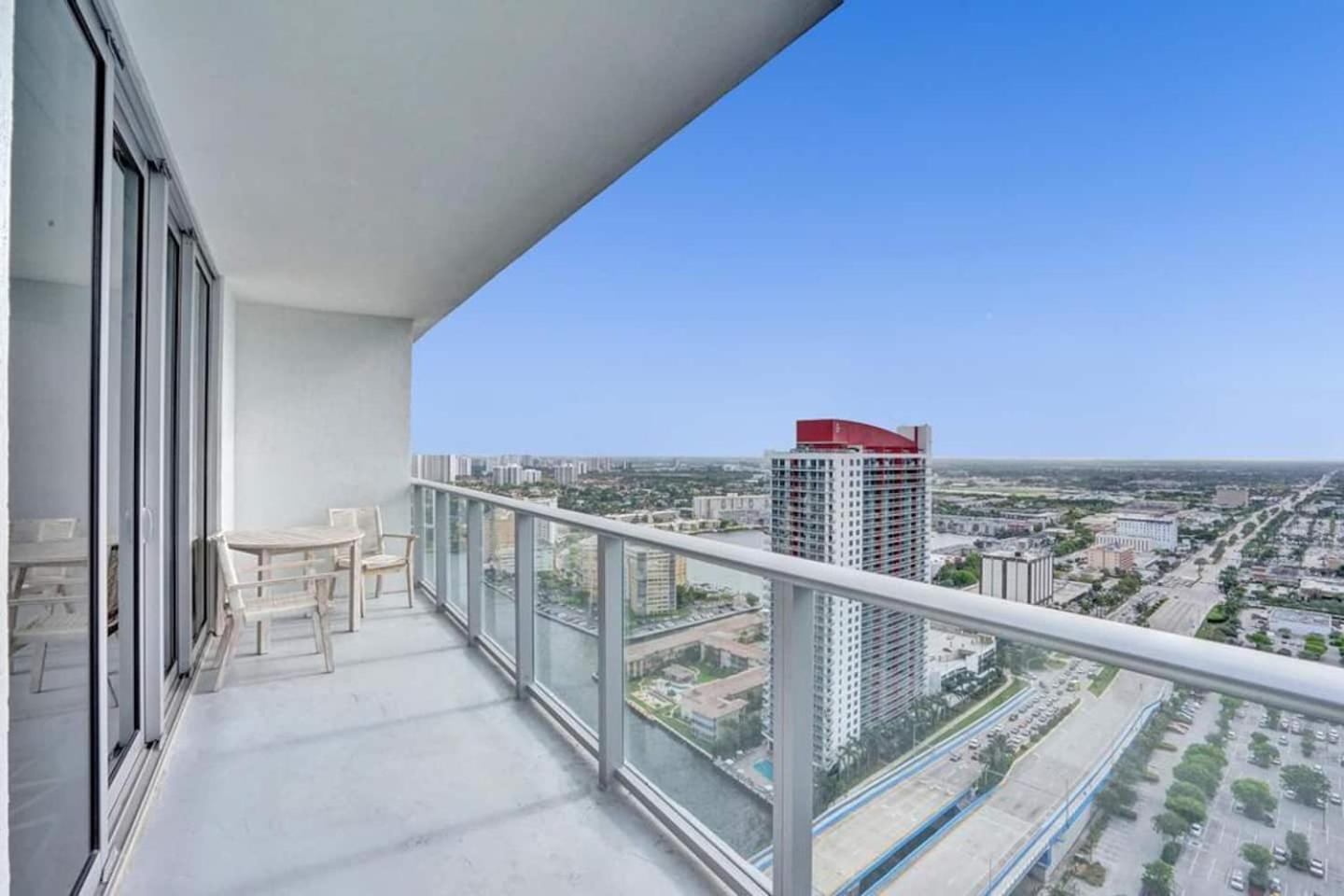 Amazing Apartments At H Beach House Hollywood Eksteriør bilde