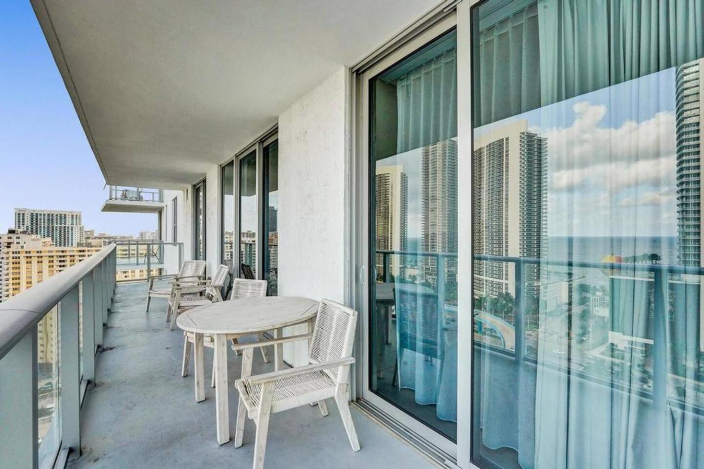 Amazing Apartments At H Beach House Hollywood Eksteriør bilde